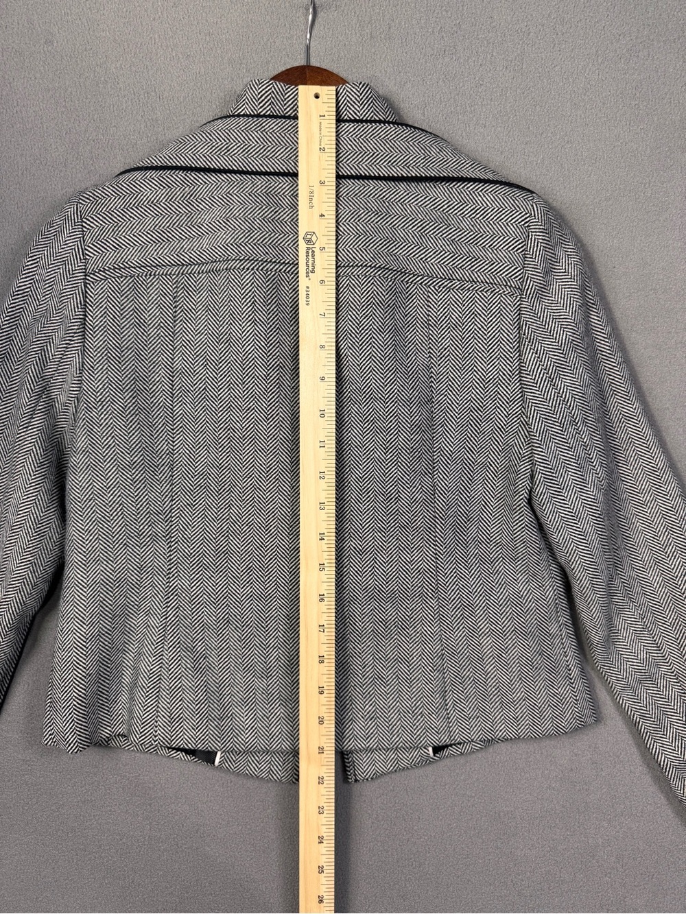 Banana Republic Neck Tie Herringbone Wool Blend Jacket, Gray, Size 2 - Picture 15 of 16